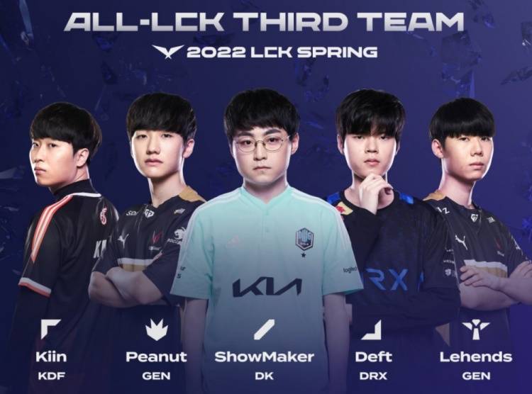 着浓厚的兴 着浓厚的兴